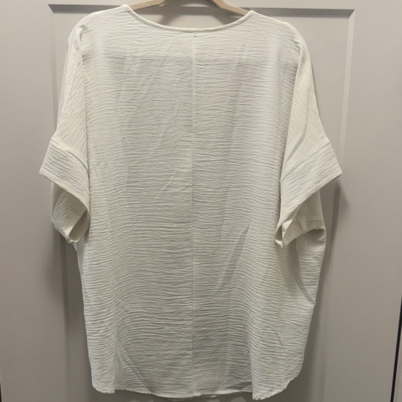 Zenana Outfitters Textured Blouse. 1X - Picture 4 of 4